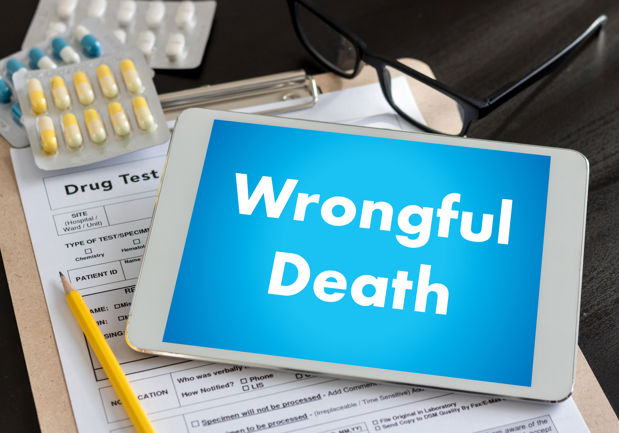 When Are Medical Errors Legally Actionable? - Wrongful Death Doctor talk and patient medical working at offi